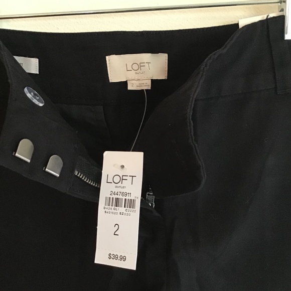 Loft size 2 black shorts - Picture 3 of 4